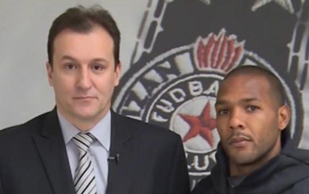 Željko Pantić i Everton Luiz ispred grba crno-belih   