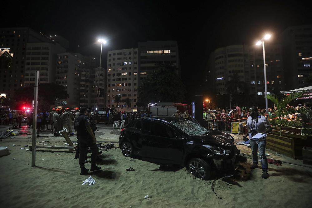 AUTOMOBILOM ULETEO U MASU LJUDI, POGINULA BEBA! Horor na Kopakabani! (VIDEO)