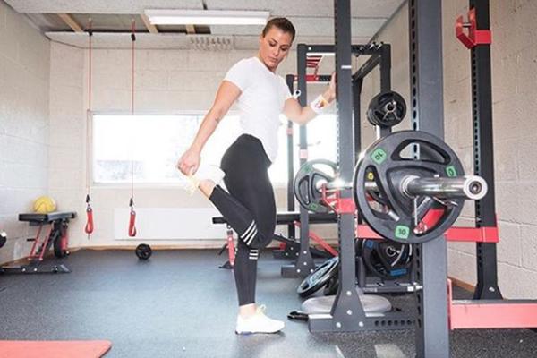 HALTERI, ČIPKA I POTPUNA GOLOTINJA: Procurele eksplicitne fotke norveške igračice, koje su razmenjivali igrači pred meč sa Srbijom! (FOTO 18+)