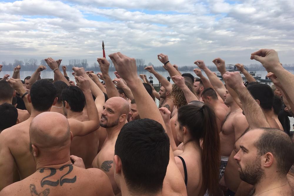 ﻿SPARTANAC PLIVAO ZA ČASNI KRST: Mnogo je dobar osećaj biti među ljudima koji poštuju tradiciju! (FOTO)