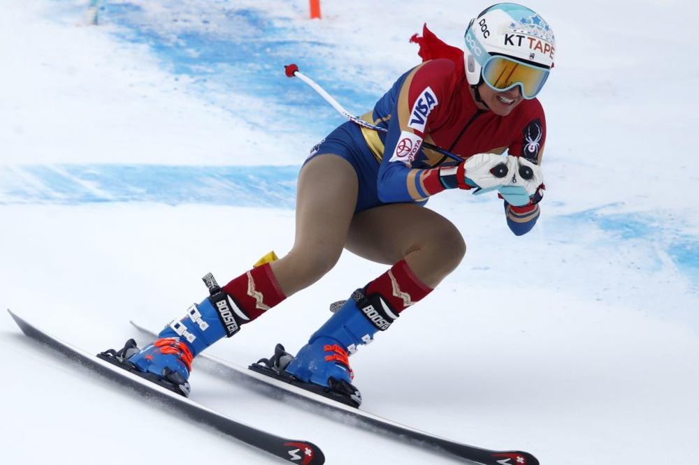 Obukla je kostim Supergirl, preletela stazu, pobedila i otišla u legendu! Jedna od najzgodnijih i najlepših skijašica završila karijeru! (FOTO)