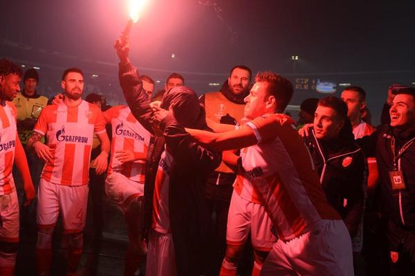 IPAK OSTAJE U ZVEZDI! (FOTO)