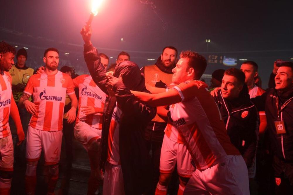 IPAK OSTAJE U ZVEZDI! (FOTO)