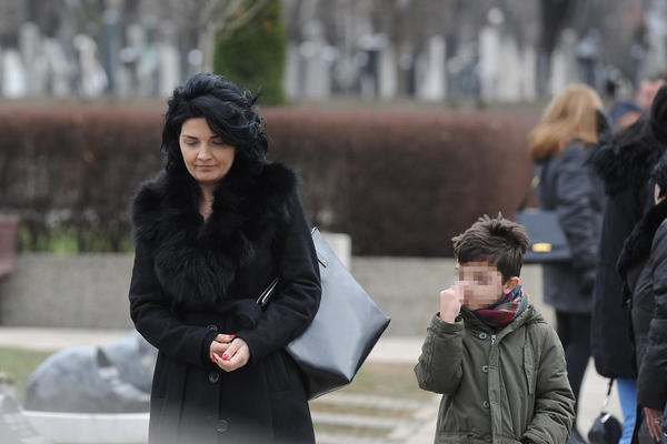 TATA, A ZAŠTO TI NE IZUJEŠ CIPELE? Oliverova supruga otkrila potresne reči malog Bogdana od kojih će vam prepući srce! (FOTO)