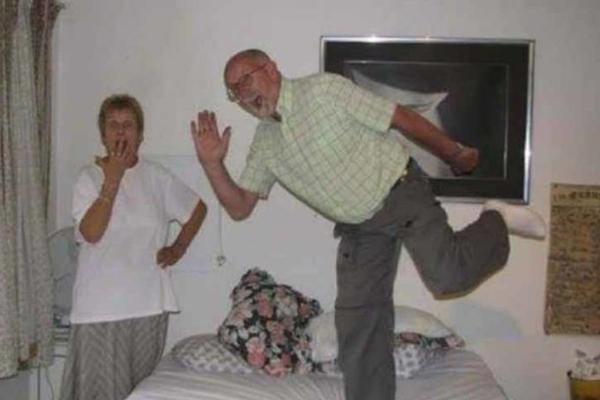 SMESTILA MU IZ GROBA: Muž je otkrio ženinu PODVALU pet godina nakon što je umrla (FOTO)