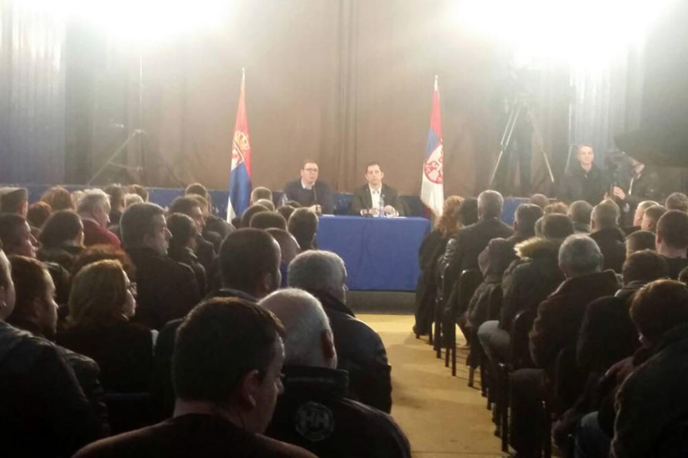 VUČIĆA DOČEKALO STOTINE SRBA U LAPLJEM SELU: Dijalogom ćemo sačuvati mir na Kosovu i Metohiji! (FOTO)