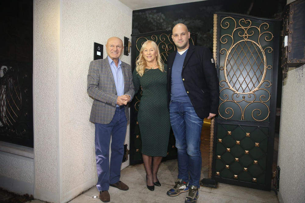 SVETI JOVAN U DOMU SAULIĆA: Šaban sa suprugom dočekuje goste, a evo kakva je atmosfera (VIDEO)