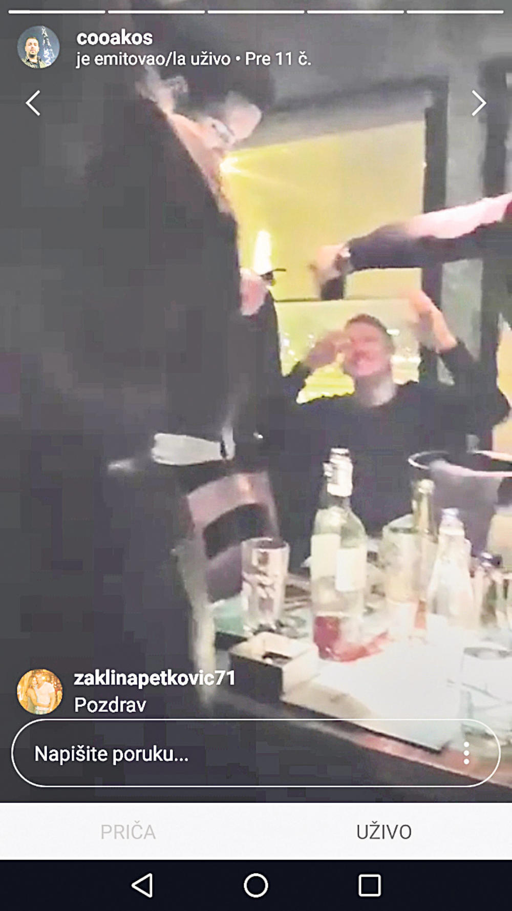 Fudbaler je sve vreme fanovima slao poljupce