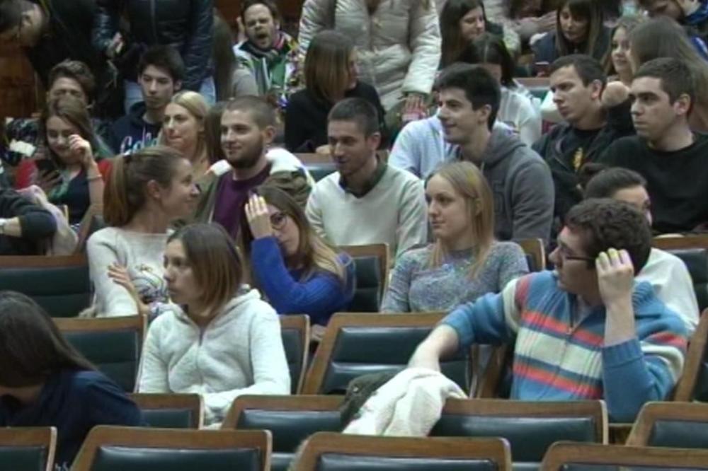 Student ponudio profesoru OPKLADU ZA ŠESTICU: Postavio mu pitanje, ovaj ni da bekne, a kad mu je otkrio tačan odgovor - profa se umalo nije šlogirao!