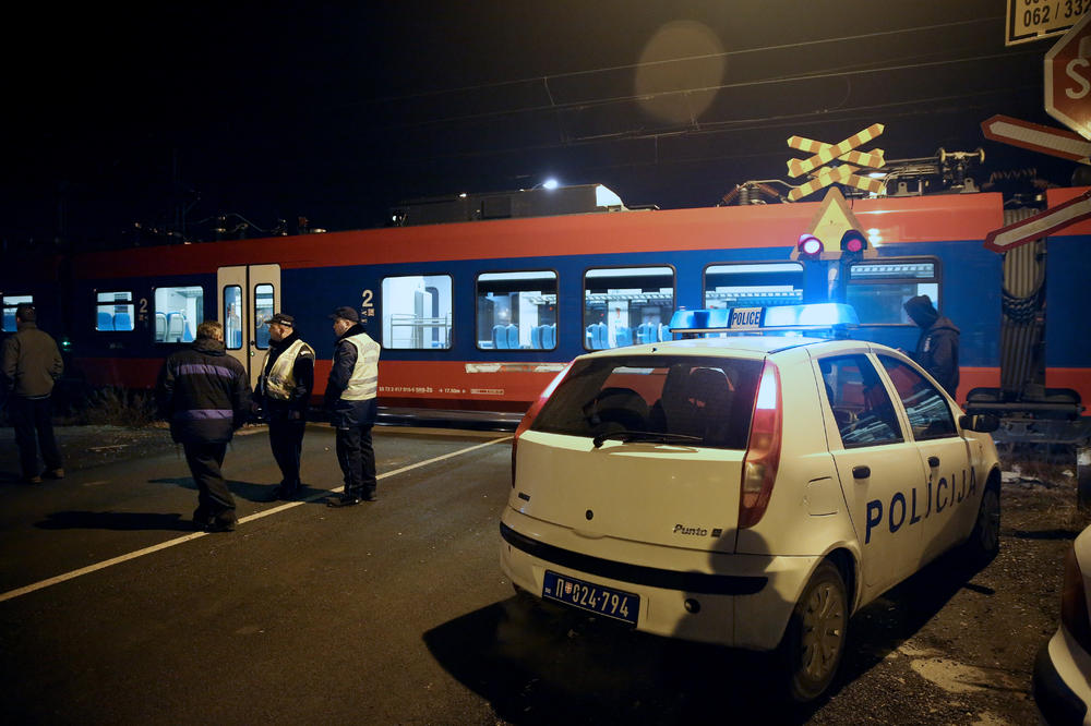 VOZ SE ZAKUCAO U GOLF, DVOJE LJUDI NA MESTU MRTVO! Velika tragedija na pruzi Beograd-Bar
