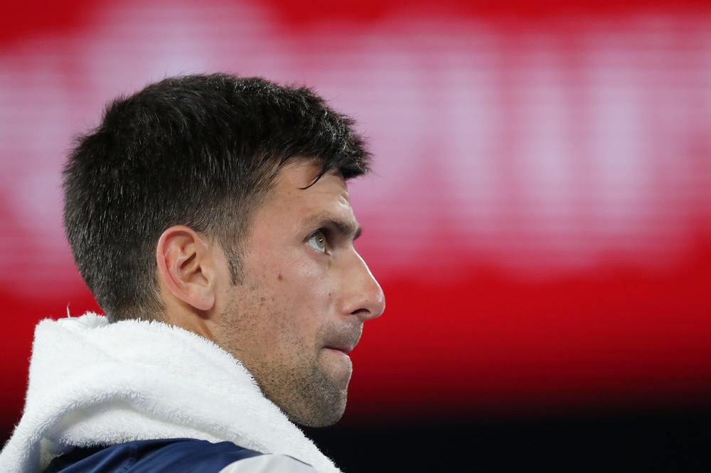 NE! SAMO TO NE, PONOVO! Novak mora na snimanje lakta! Đoković najavio novu pauzu zbog povrede: Situacija je ozbiljna!