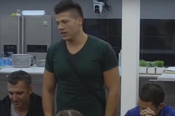 GLEDAMO I NE VERUJEMO, SLOBA SE PREPOLOVIO! Za mesec dana skinuo 12 kilograma i sada je NEPREPOZNATLJIV