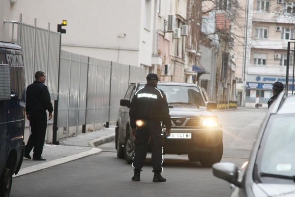 POKUŠAJ OTMICE KOD BORA, POLICIJA NA NOGAMA: Maskirani čovek uvukao dete u auto, dao gas, a onda sledi jedan ČUDAN DEO PRIČE!