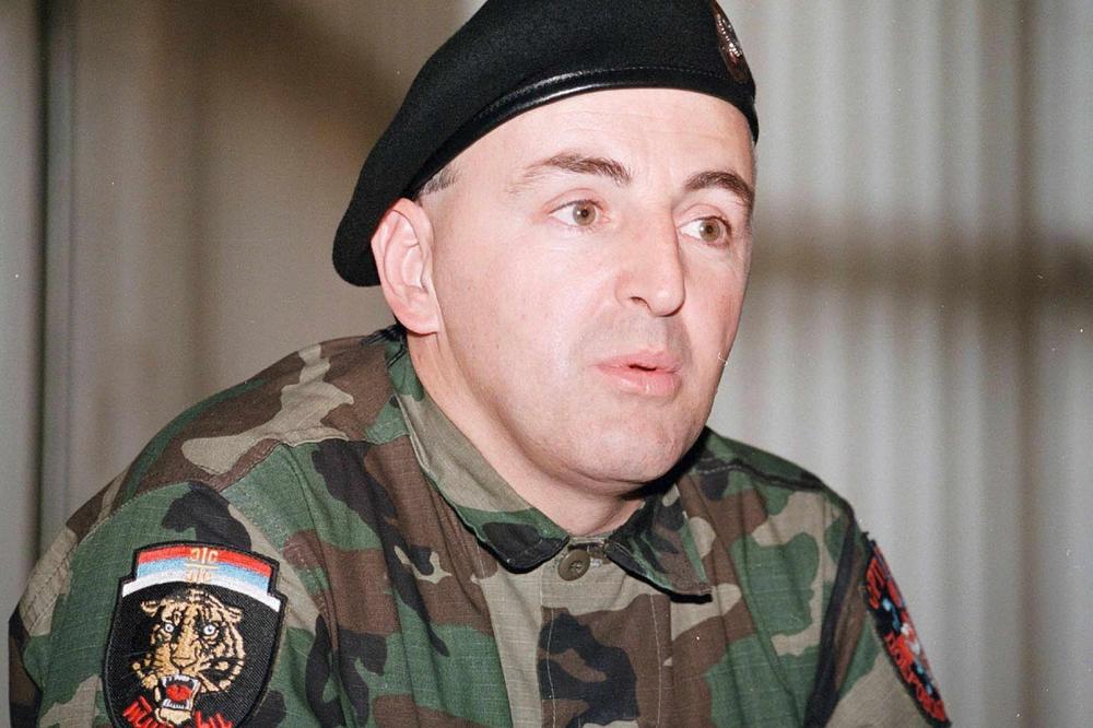 BIO JE NAJBOLJI EGZEKUTOR DB: U istoj ulici u jednom danu je opljačkao dve banke, a ovom POZNATOM PEVAČU JE POKLONIO ZLATNU OLOVKU!