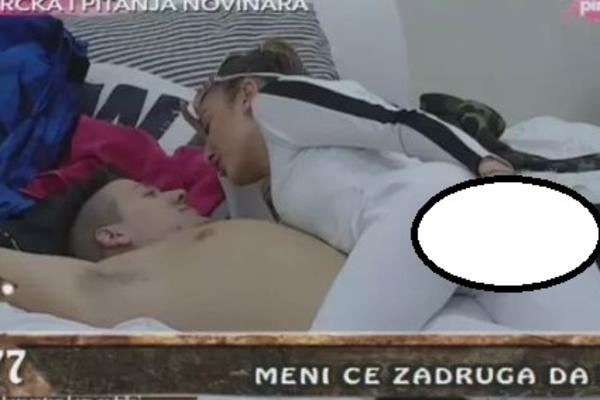 LUNA LEGLA NA SLOBU BEZ DONJEG VEŠA, PA ZAVUKLA RUKU... Ima li granice ovde, šta je sledeće??? (VIDEO)