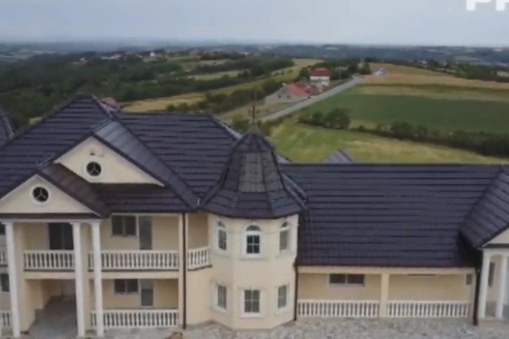 GOMILICA JE SVETSKA TEMA! Selo u Srbiji puno raskošnih vila ZVRJI PRAZNO!