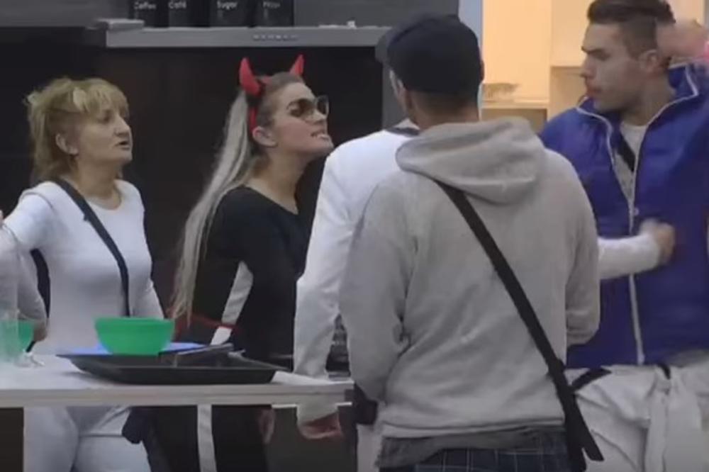 NAJŽEŠĆA SVAĐA TEODORE I ANĐELA DO SADA: Pljunula si po MOJOJ MAMI, u životu te neću pogledati! A onda se umešala ONA! (VIDEO)