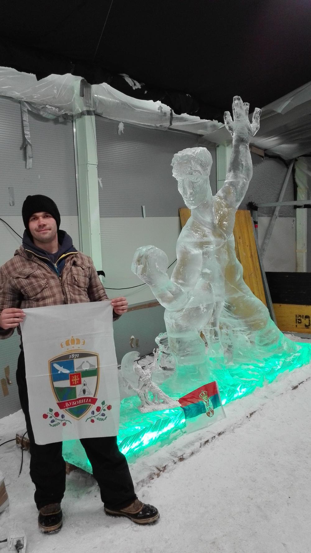 Skulptura od leda 'Kosmodej