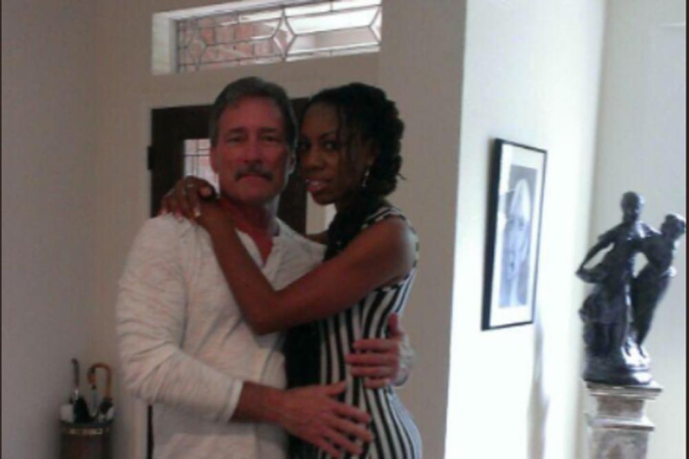 DVADESET GODINA JE NOSILA DREDOVE: Kada ih je ošišala, i muž ju je jedva prepoznao! (VIDEO)