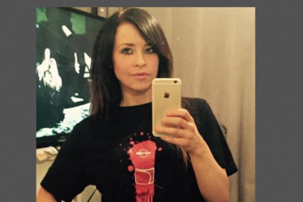 ONA NOSI TITULU NAJZAVODLJIVIJE BAKE NA INSTAGRAMU: Keri trenira 5 puta nedeljno, trbušnjaci su joj kao pločice u kupatilu, a tek da joj vidite noge! (FOTO)