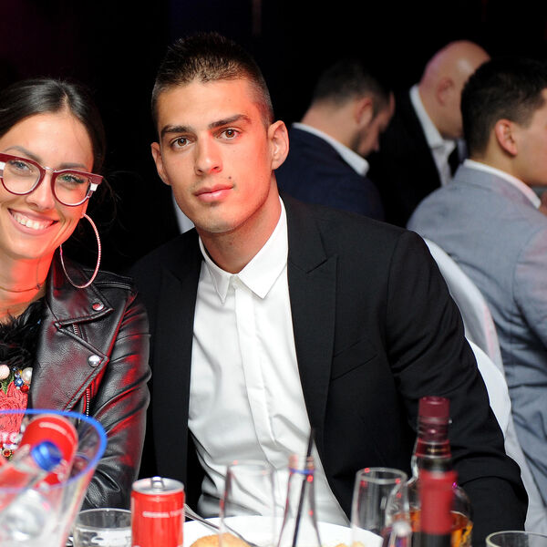 "ON JESTE BIO NA FOTOGRAFIJAMA!" Srbi zatečeni izjavama Mirke Vasiljević o AFERI - IZNELA SVU PRIVATNOST PRED SRBE