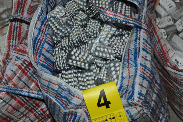 ŠVERCOVAO SKORO 300.000 TABLETA DIAZEPAMA: Vozač kamiona uhapšen na graničnom prelazu Batrovci