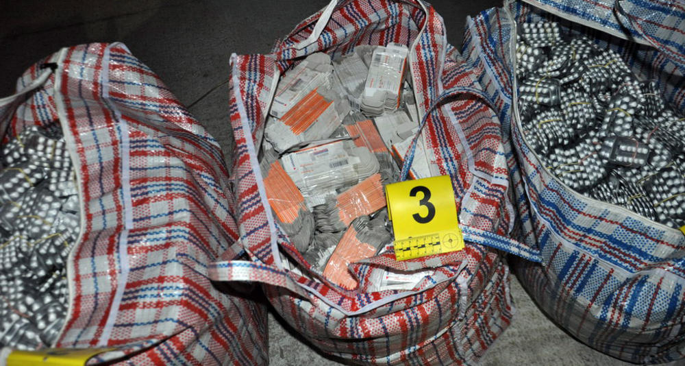 Na Graničnom prelazu Batrovci otkriveno i zaplenjeno 299.590 tableta