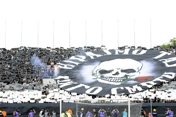 NOVI POTPIS U HUMSKOJ! Iliev sija od sreće, igrači hteli baš njega, a Grobari ga zaustavljaju na ulici! (FOTO)