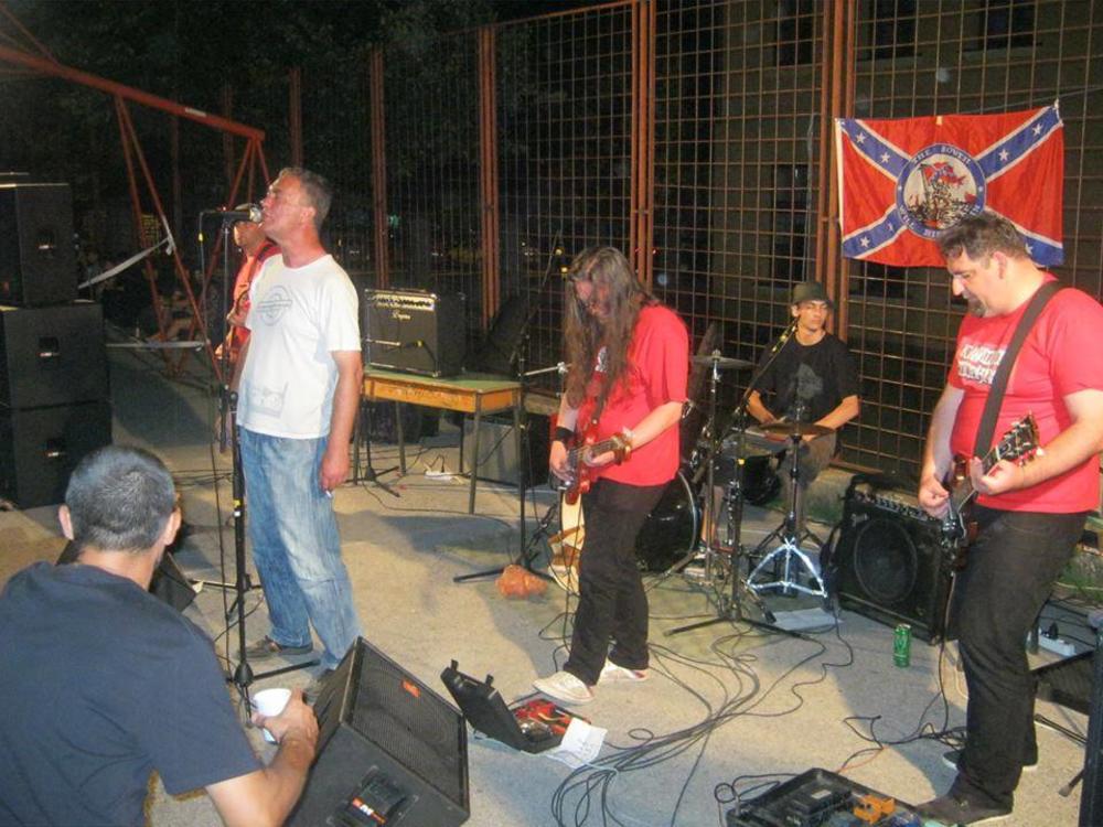 Pank je žilav, dopušta izražaj,  nema formu, bunt je i ne ulepšava vreme u kome živimo