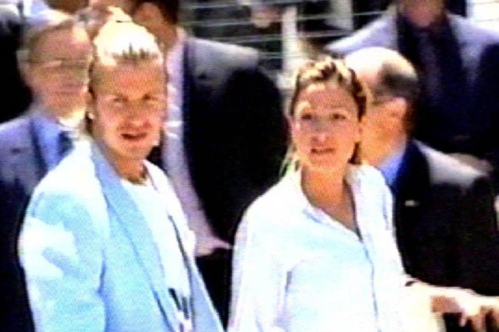 EVO TI MILION, SAMO SNIMI KUĆNI VIDEO S NJIM: Gde je i šta sad radi Bekamova švalerka?! Ima 40 godina i, i dalje je brutalna do bola! (FOTO)