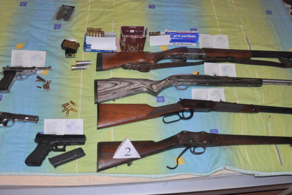 UHAPŠEN LAŽNI SVEŠTENIK: Predstavljao se kao bezbednjak, u stanu brdo oružja bez dozvole