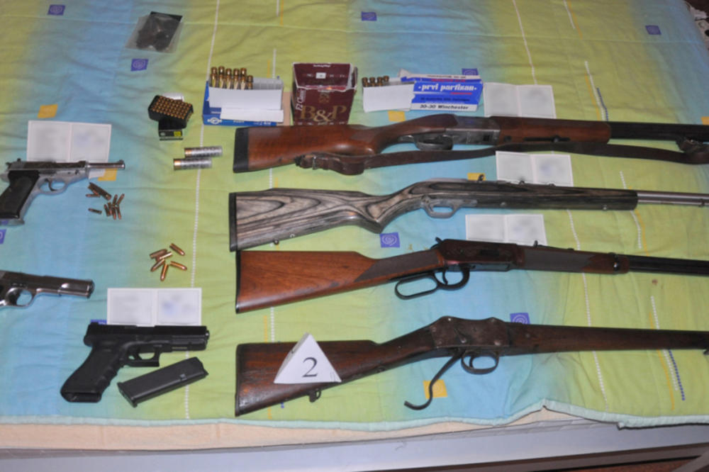 UHAPŠEN LAŽNI SVEŠTENIK: Predstavljao se kao bezbednjak, u stanu brdo oružja bez dozvole