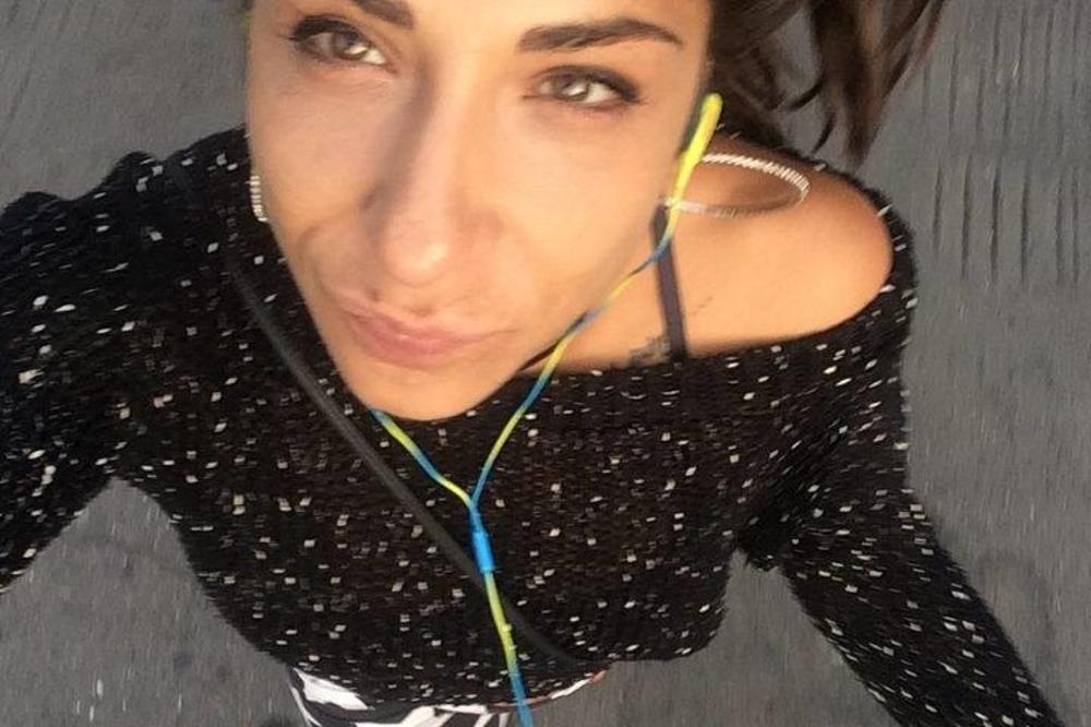 PRODAJEM LUKSUZAN STAN DA KUPIM SEBI BUBREG: Beogradska pevačica šokirala oglasom! (FOTO)