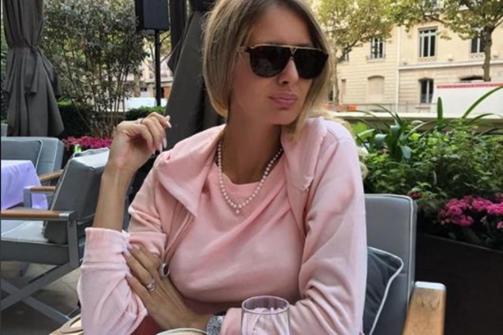 VOZI SE PRIVATNIM AVIONIMA I JAHTAMA, SKUPI HOTELI I KRPICE SU NEIZOSTAVNI: Doživela je UBISTVO i promenila život!