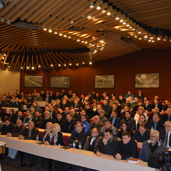 Radikali krenuli u izbornu kampanju: Šešelj se sastao sa svim predsednicima odbora