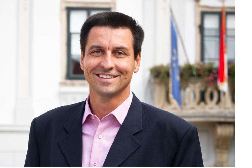 SEKSISTIČKI ISPAD HRVATSKOG POLITIČARA: Šokirao javnost skandaloznom izjavom o MENSTRUACIJI!