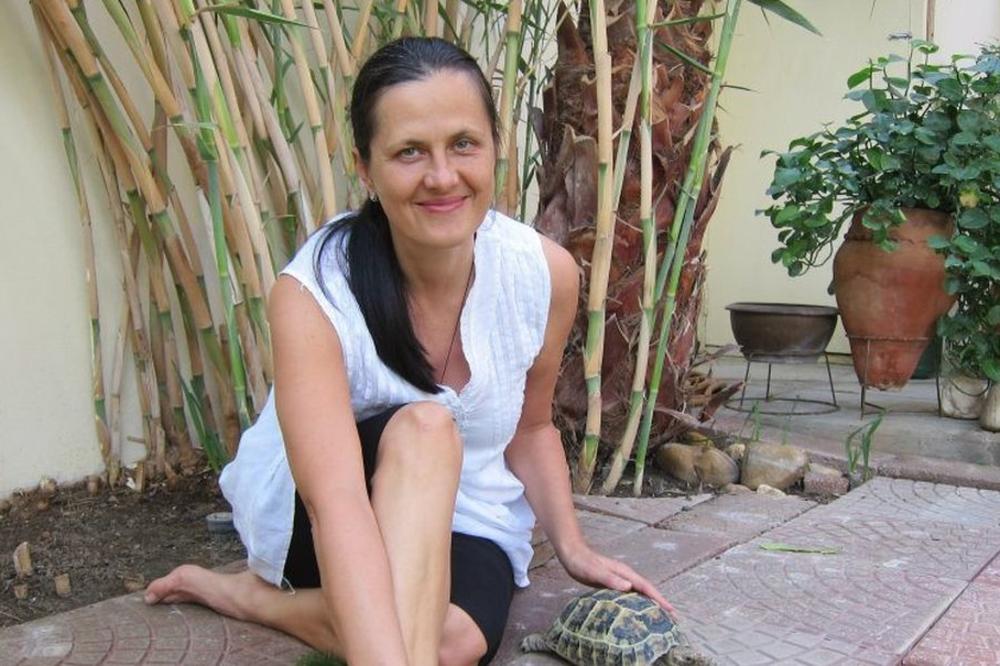 AKO VAM JE DETE ILI NEKO DRAG OBOLEO OD MALIH BOGINJA, POZOVITE OVU ŽENU: Ona je bila najglasniji protivnik VAKCINACIJE u Srbiji!