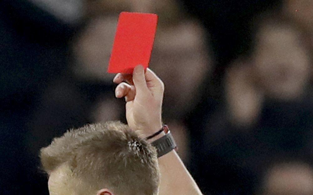 Crveni karton  