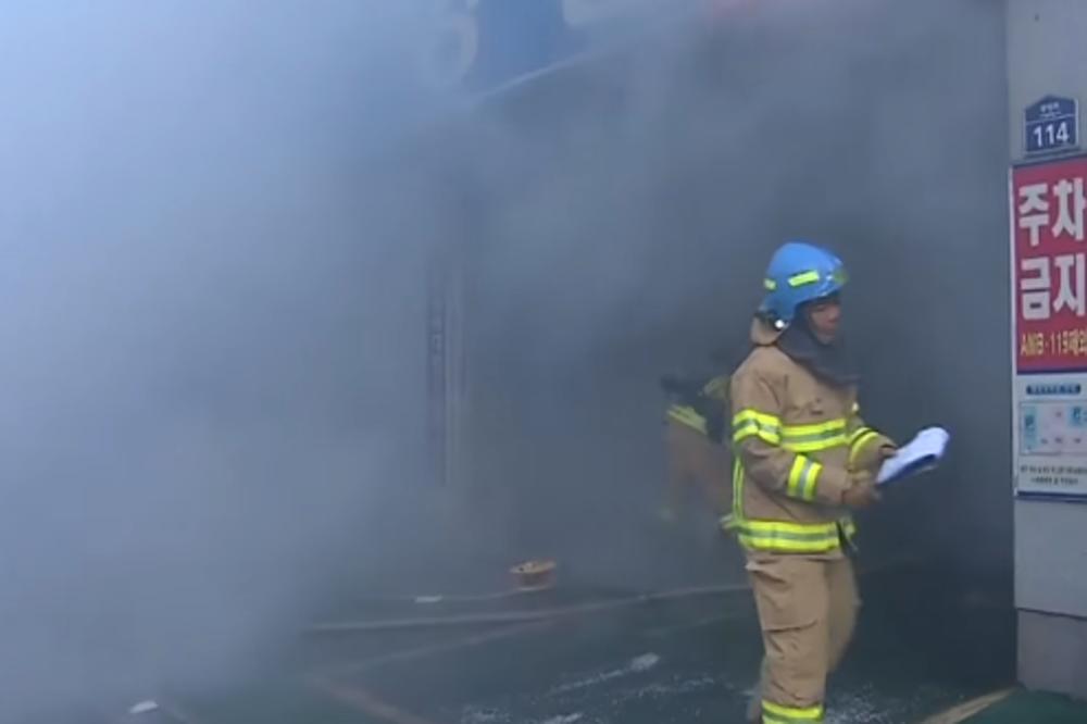 STRAVIČAN POŽAR U BOLNICI: Vatra gutala sve pred sobom, 37 ljudi se UGUŠILO! (VIDEO)