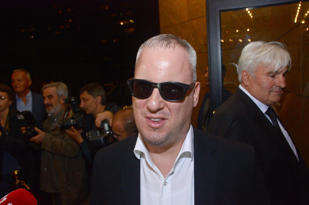 NEMAMO ČESTO PRILIKU DA JE VIĐAMO U JAVNOSTI: Supruga Saše Matića pleni izgledom,a tek kako GORI u kupaćem kostimu!