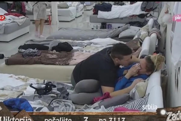 LUNA JECALA NA SAV GLAS, NIJE MOGLA DA SE SMIRI: Ne mogu ovo da trpim u sebi! MAJKO, GLEDAŠ LI? (VIDEO)