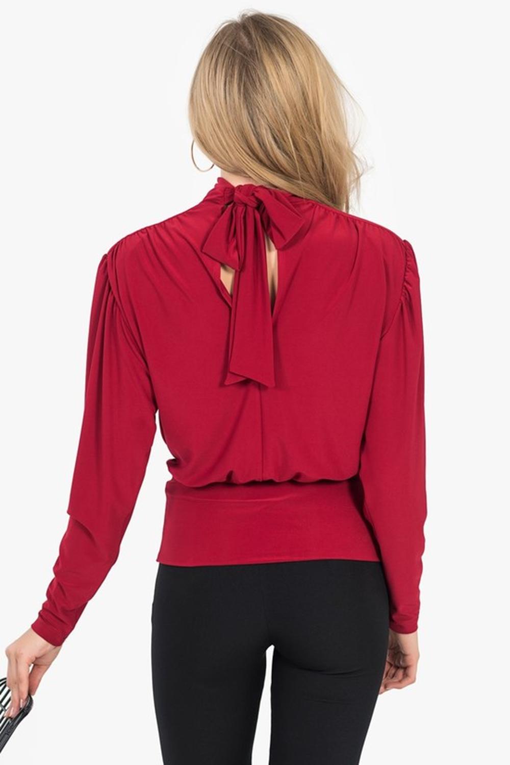   Elegantna bluza u retro chic stilu