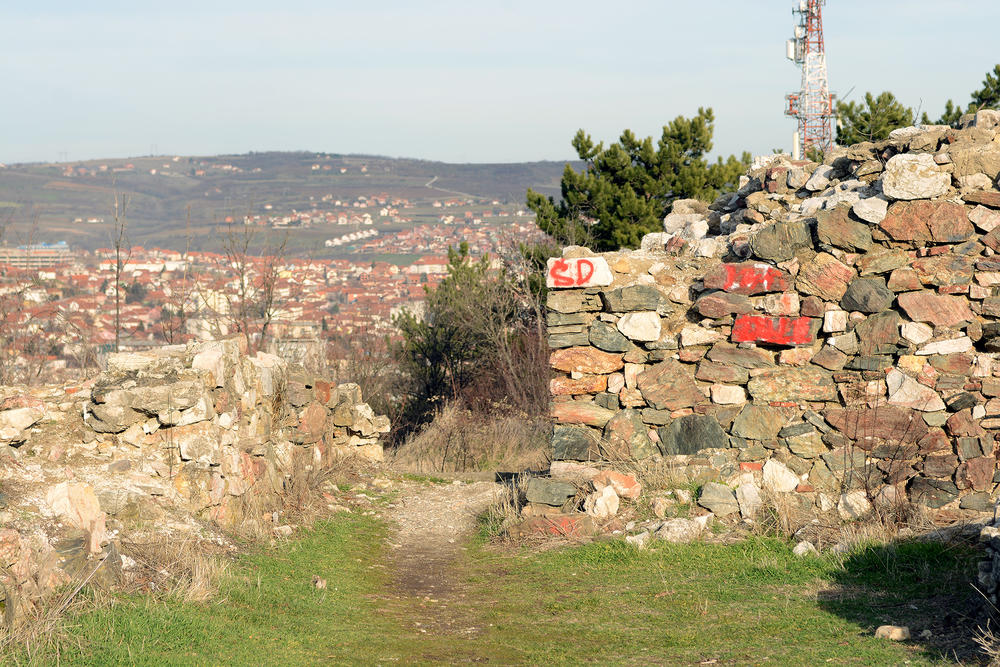 Ostaci tvrđave na brdu Hisar