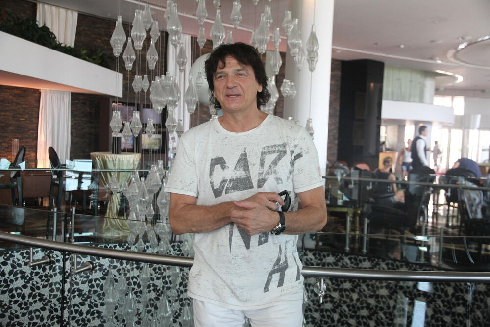 Pevač je veran svojoj supruzi