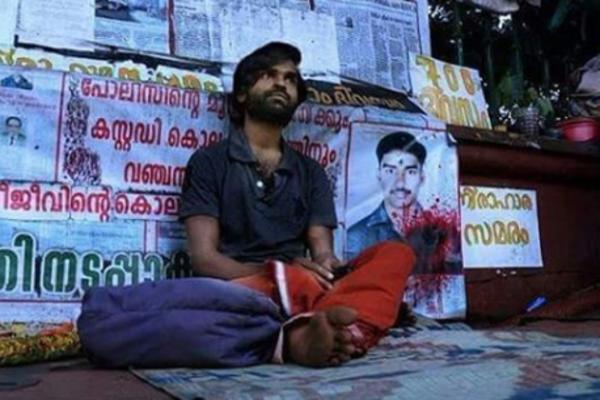 VEĆ 800 DANA SEDI ISPRED ZGRADE VLADE: Ovog čoveka obožava cela INDIJA, a razlog njegovog protesta SLAMA SRCA!