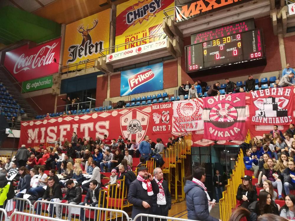 Navijači Olimpijakosa u Pioniru