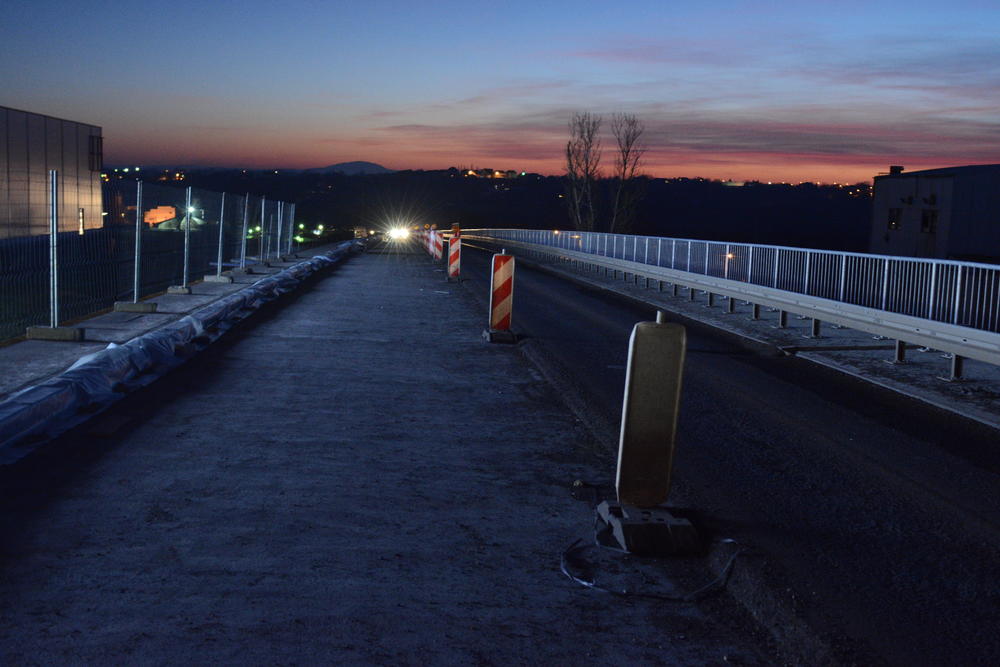 Radovi na mostu preko železničke pruge Beograd - Velika Plana u Mladenovcu kasne 