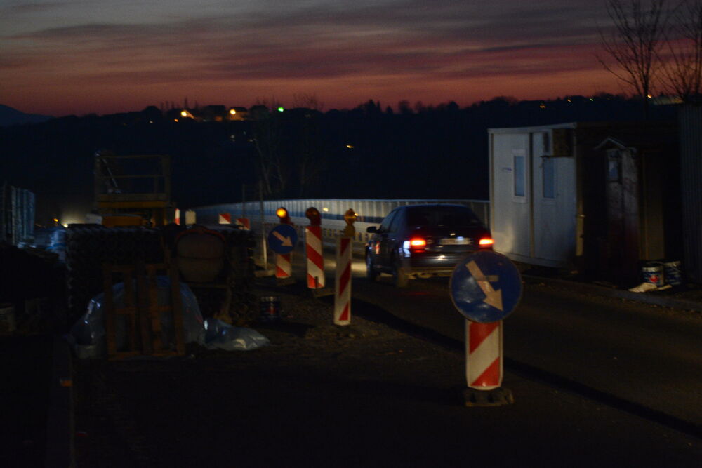 Radovi na mostu preko železničke pruge Beograd - Velika Plana u Mladenovcu kasne 