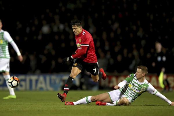 ALEKSIS SANČEZ POTPALIO VATRU: Crveni Đavoli pokerom ušli među 16 najboljih u FA Kupu! (VIDEO)