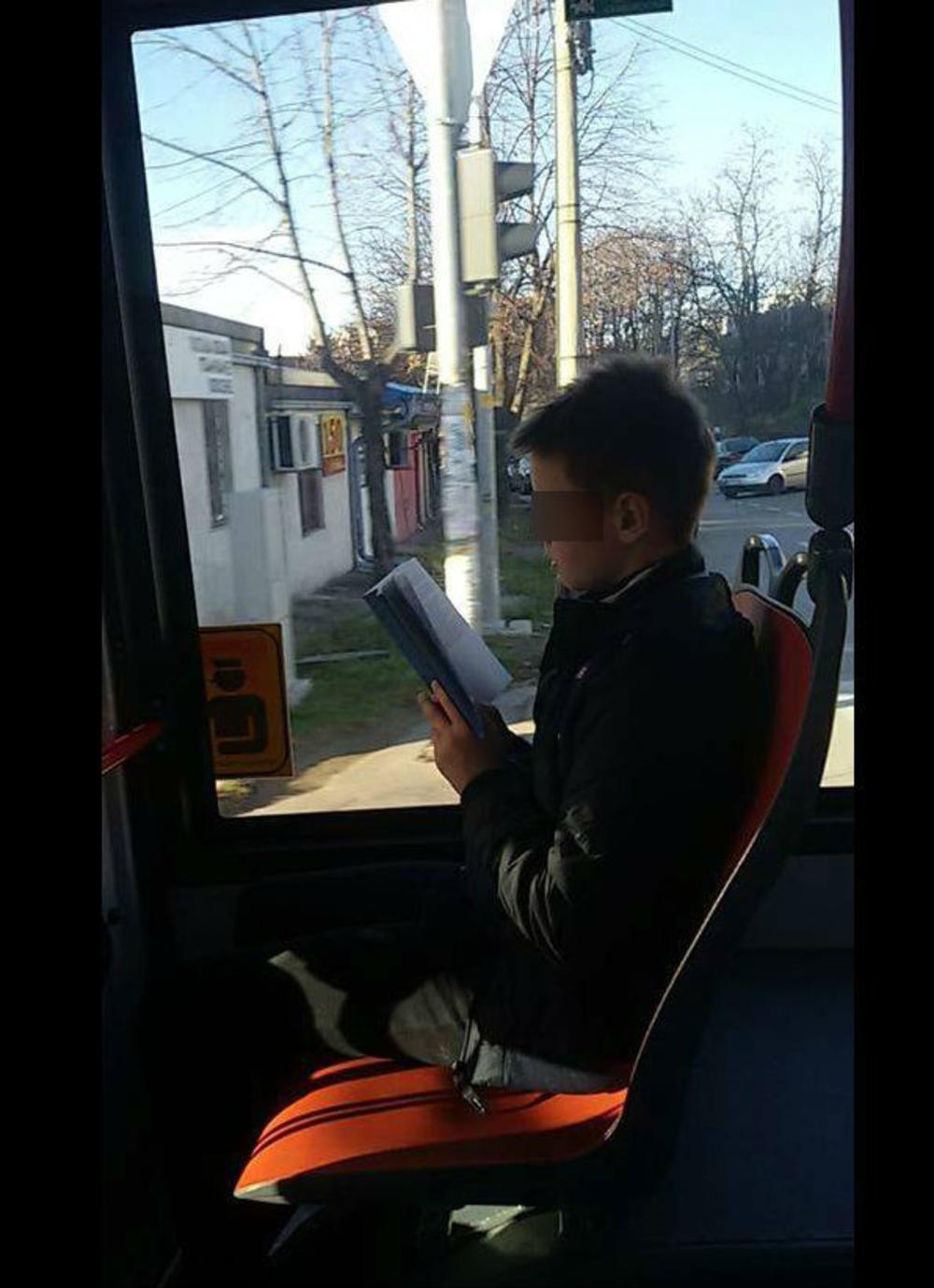 Dečak koji je oduševio sve putnike 